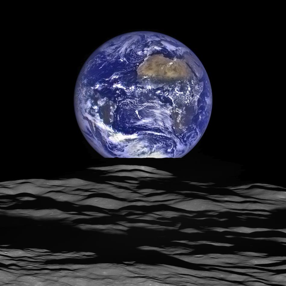 New_High-Resolution_Earthrise_Image_size956.jpg